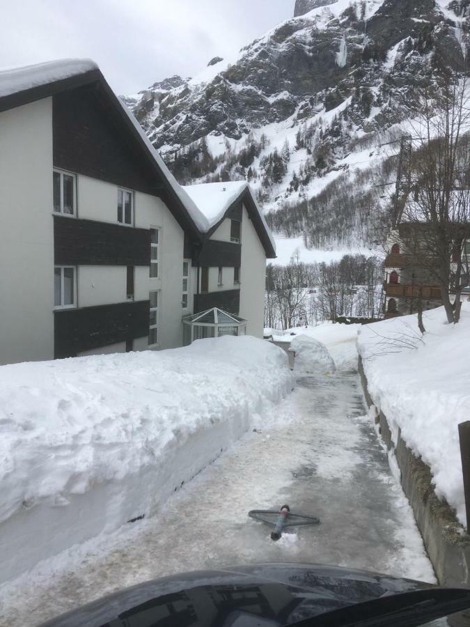 Holiday 87 Leukerbad Kültér fotó